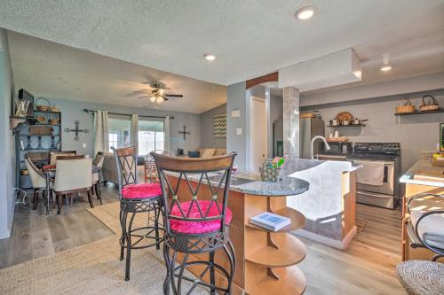 ~ 9 Mi to Universal: Orlando Retreat w/ Sun Porch! in Orlando West