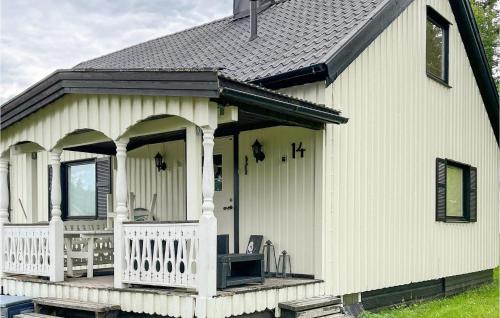 Stunning Home In Kindsjn With 3 Bedrooms And Wifi