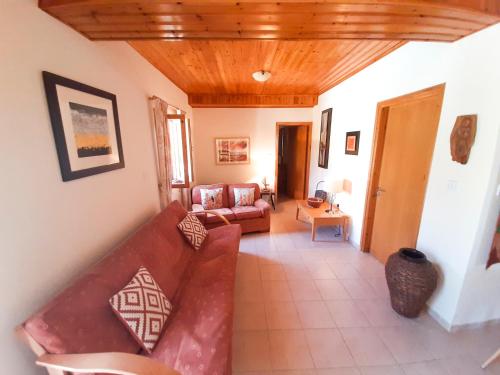 Kellaki Cottage - 2 bedroom with pool, sleeps 6