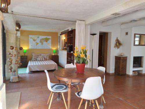 Charming stone villa with pool & garden in Montaren-et-Saint-Mediers