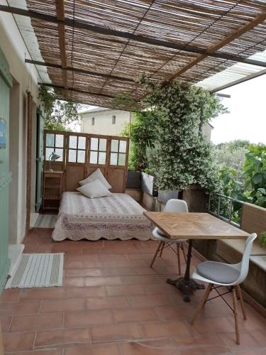 Balkons/terase, Charming stone villa with pool & garden in Montaren-et-Saint-Mediers