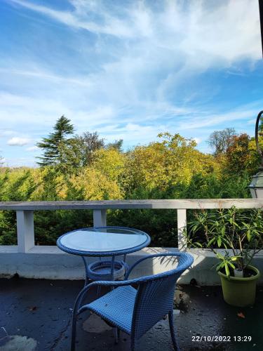 Grand chambre avec balcon au calme