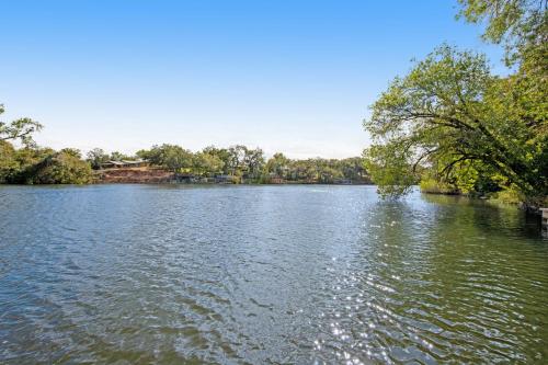 Green River Lodge - Lake LBJ