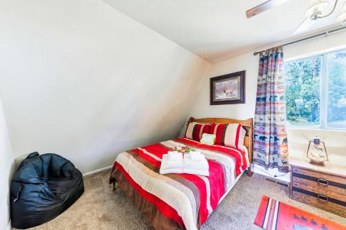 Mama Bear's Den 2 Bedrooms Sleeps 6 Wood Stove Gas Grill WiFi - main image