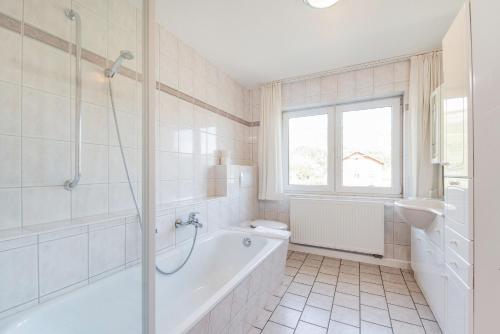 2 bedrooms, 4 beds