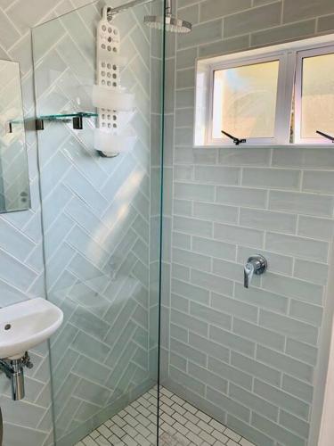 Sienna’s Seaview Guest Cottage photo