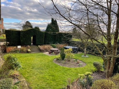 Yew Tree Nook - image 4