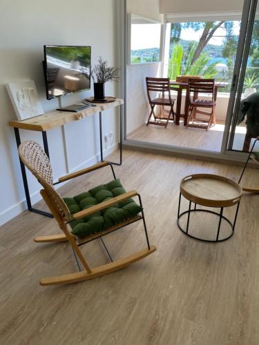 Charme & Calme-TAMARIS- Studio Vue mer - Piscine - Le Petit Olivier sur Mer, La Seyne-sur-Mer (Foto 8)