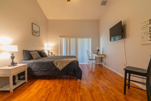 Spacious 4-bedroom 2-bath Abode in Eagle Lake (FL)