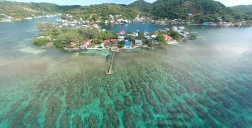 Buitenkant, Ocean Breeze Villa Rentals in Oak Ridge