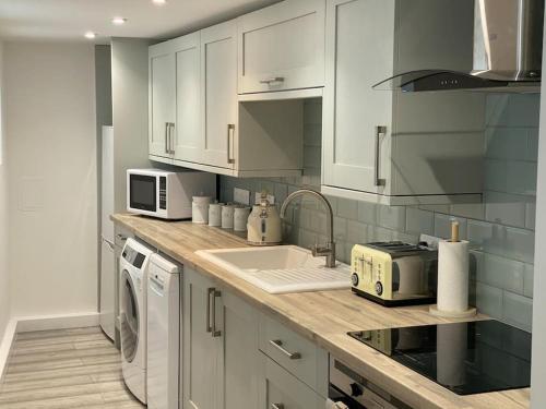 Picture of Lovely 1 Bed Flat 200 Metres From Beach