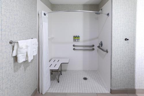 King Room - Mobility Access Tub - Non-Smoking