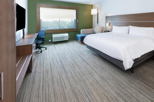 Holiday Inn Express & Suites - Stafford NW - Sugar Land, an IHG Hotel
