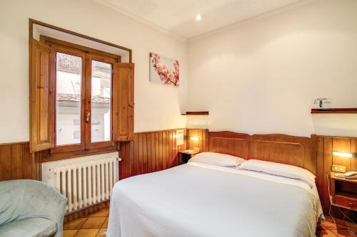 Double or Twin Room with Shared Bathroom
