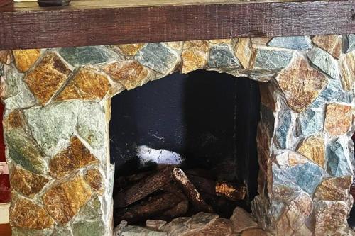 4BR w/Taal view, Fireplace, Videoke, BBQ griller