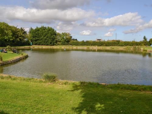 Hollands Pond