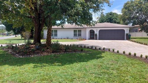 CAPE CORAL CANALFRONT in Cape Coral