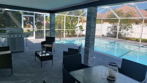 CAPE CORAL CANALFRONT in Cape Coral
