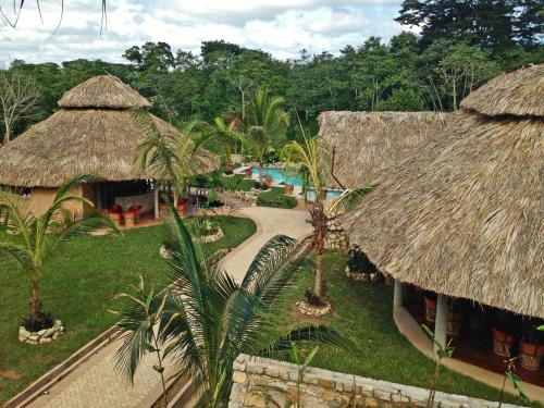 AXKAN PALENQUE, ALBERCAS, GASTRONOMIA MAR y TIERRA & TRAVEL AGENCY - 출입구