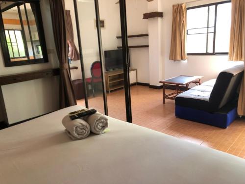 room detail thumbnail 2