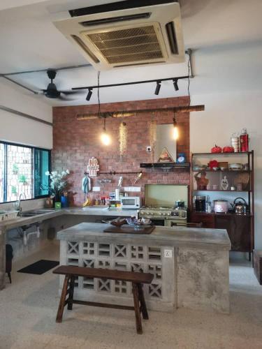 No.10 CLASSIC HOME 5BR6B free Wifi @SS2  PJ - image 13