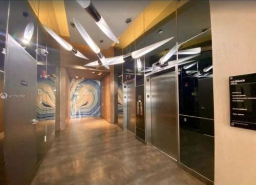Classy 2BD 2BTH at Midblock with FREE PARKING, Miami (photo 6)