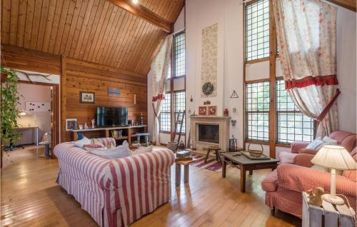  4 Bedroom Lovely Home In Manziana in Manziana