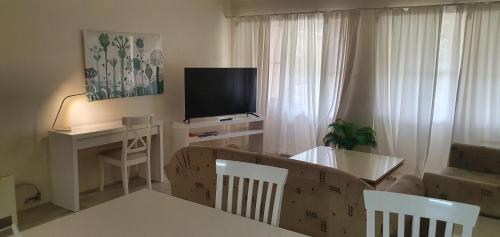 Guestroom, Argyle Apartments in Majura
