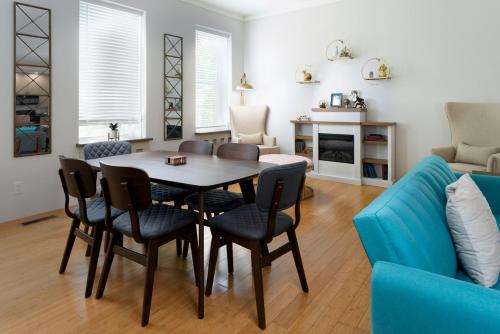 115 N Main HUGE 2 bedroom unit on Main Street in St. Charles, USA