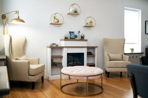 115 N Main HUGE 2 bedroom unit on Main Street in St. Charles, USA