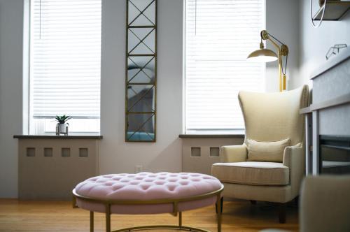 115 N Main HUGE 2 bedroom unit on Main Street in St. Charles, USA