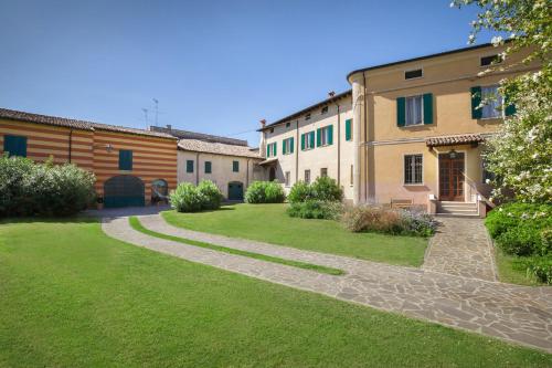 Villa Oleandra with Pool up to 12 People - Curtatone