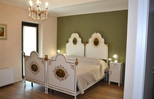 1 king bed, 1 sofa bed