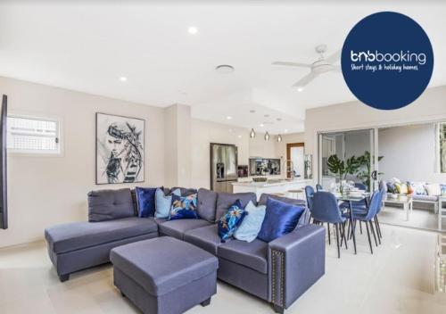 Park Avenue Luxe Townhouse Brand New Sleeps 9 Brisbane