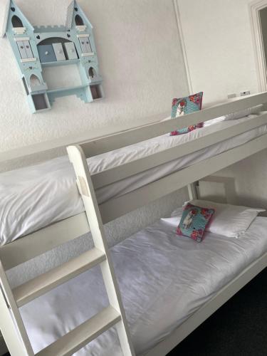 Mayfair Hotel - image 6