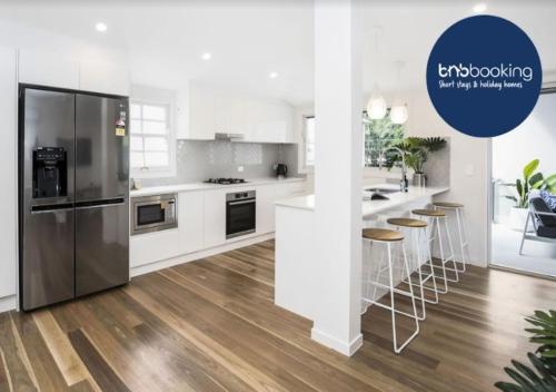 B&B Brisbane - Park Avenue Terrace House Sleeps 9 - Bed and Breakfast Brisbane