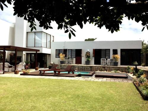 . PYRAMID HOUSE BY THE SEA