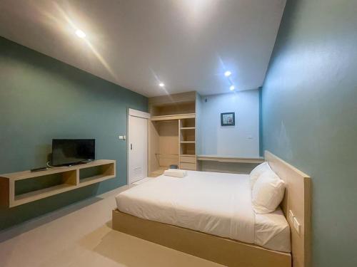Hop On Phuket Room Type - Deluxe Double Room with Balcony