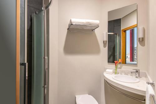Twin Room image 1