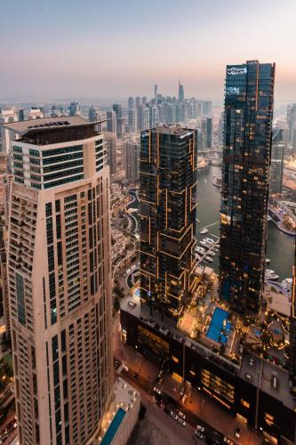 Skyview Host Dubai