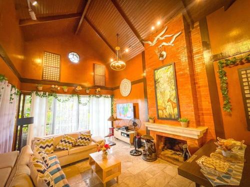 Spacious Villa in Tagaytay with View & Garden