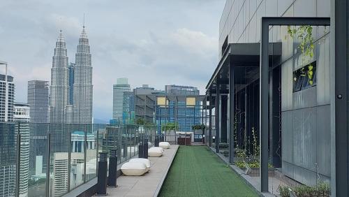 Anggun Presidential Suites - image 4