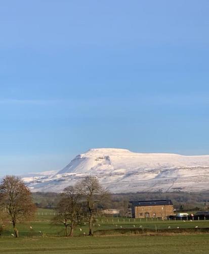 Sunset View a quiet and romantic rural retreat for 2 adults just outside ingleton