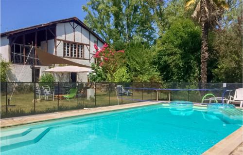 Photo Beautiful Home In Sault-de-navailles With Outdoor Swimming Pool, Wifi And Private Swimming Pool