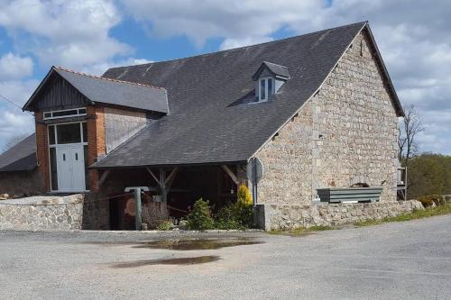 Charming 2-Bed Cottage within Barn in Merinchal gîte à louer Lioux-les-Monges