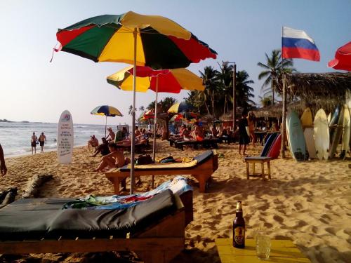 strand, L&D Lodge in Hikkaduwa