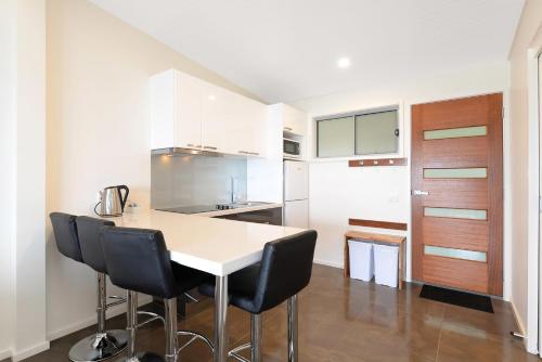 Seafarers Getaway Room Type - Two-Bedroom Lodge with Beach View