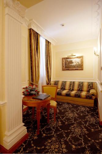 Hotel Dei Consoli - main image