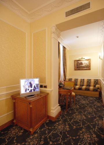 Hotel Dei Consoli - image 6