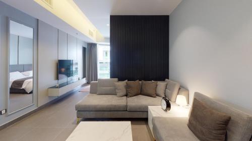 One-Bedroom Apartment image 3